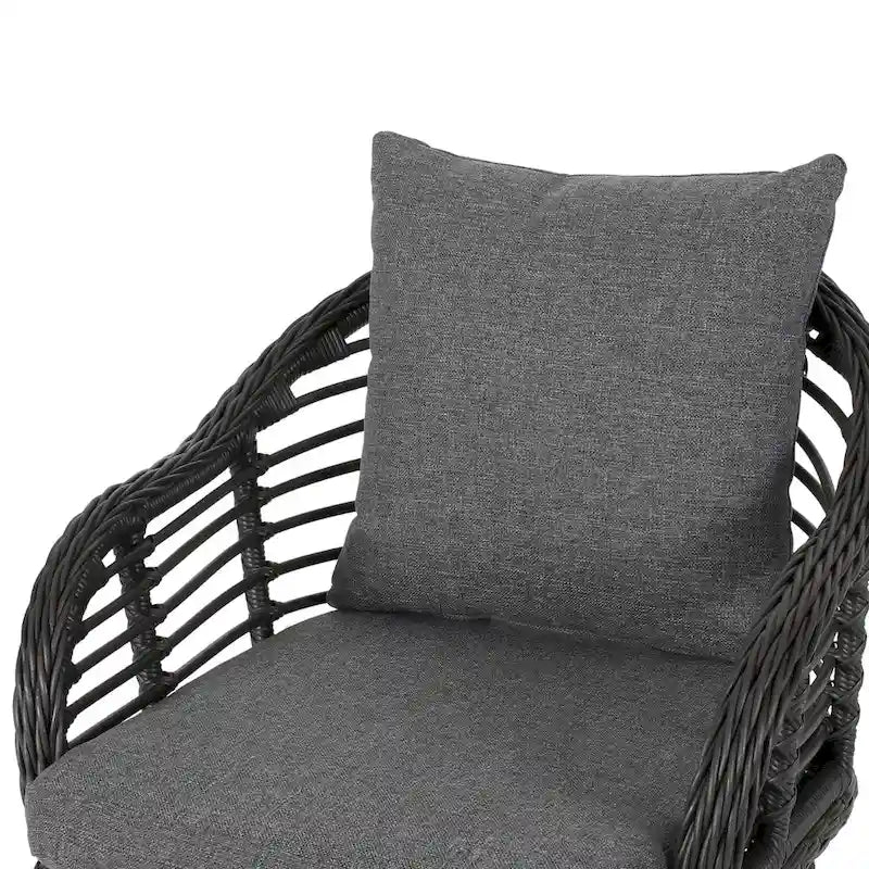 Set da salotto moderno e boho in vimini per interni con tavolino laterale