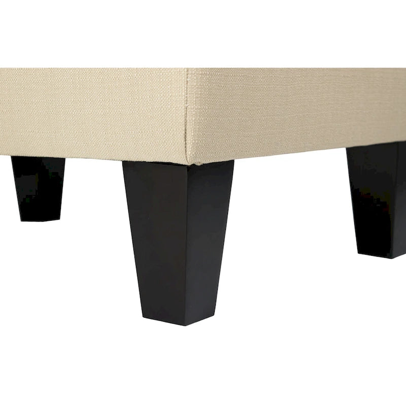 Pouf quadrato rivestito in tessuto con profilo saldato