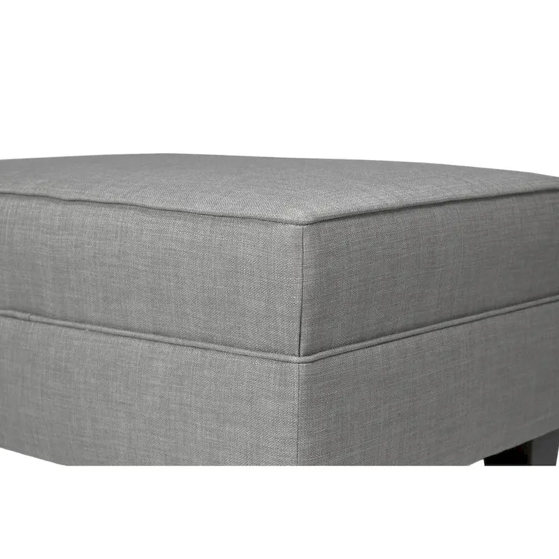 Pouf quadrato rivestito in tessuto con profilo saldato