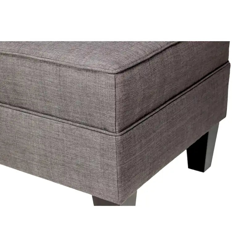 Pouf quadrato rivestito in tessuto con profilo saldato