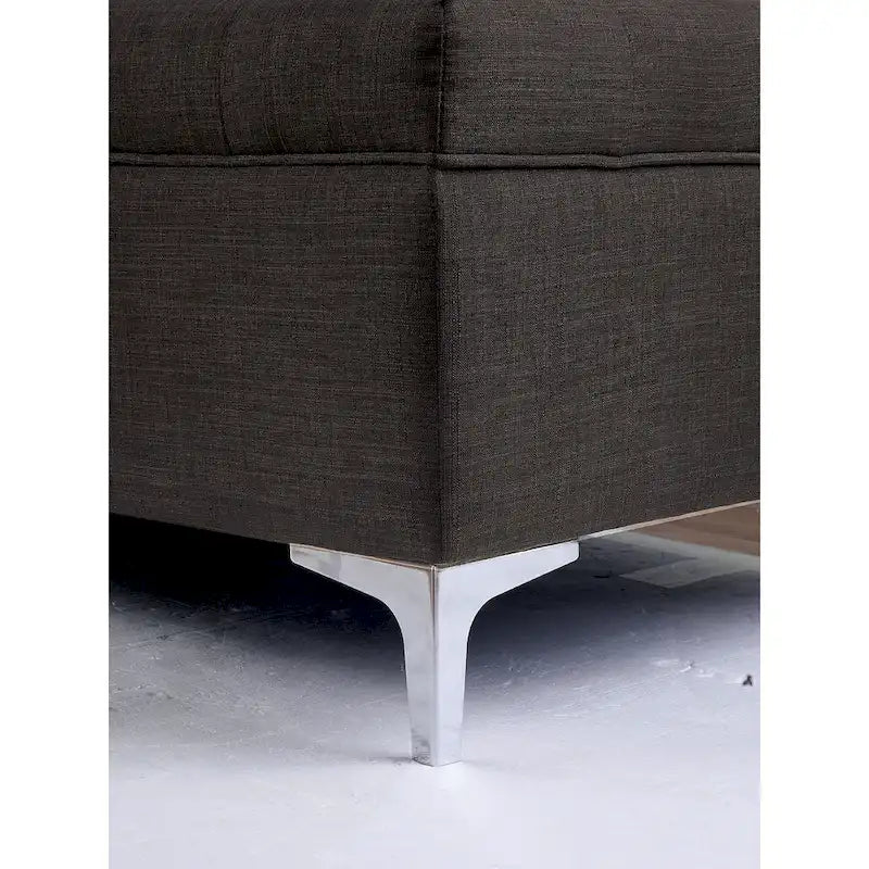 Chaise longue Agra imbottita in tessuto grigio con bottoni trapuntati
