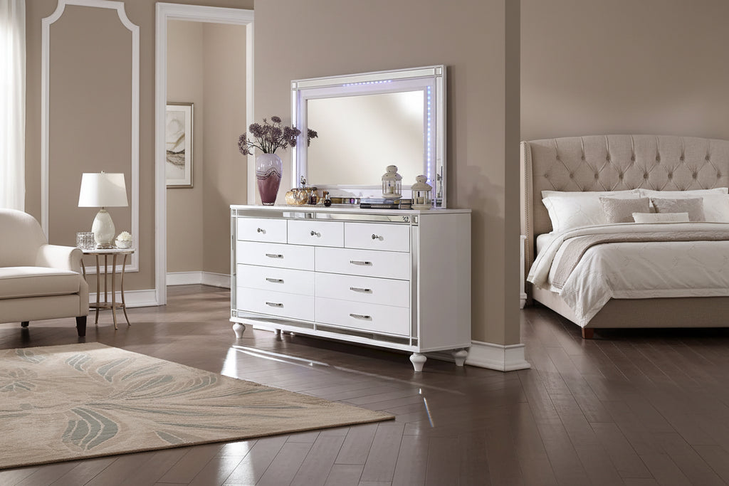 Comò a 7 cassetti e specchio Derc Contemporary, set di 2 pezzi di Furniture of America