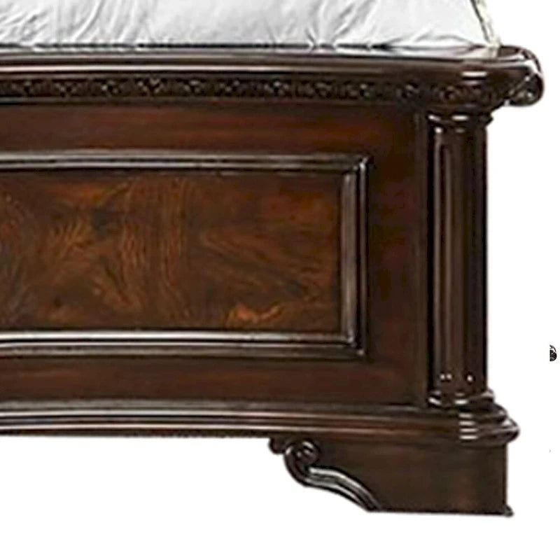 Letto matrimoniale Eastern King in legno con testiera intagliata, marrone
