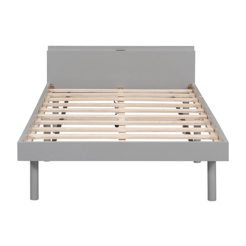 Letto a piattaforma dal design moderno con porta USB integrata