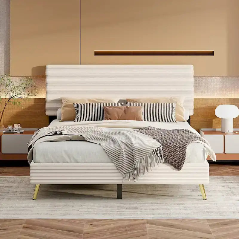 Struttura letto a piattaforma queen in legno con testiera a righe orizzontali, struttura letto imbottita con doghe in legno, non è necessaria la rete a molle